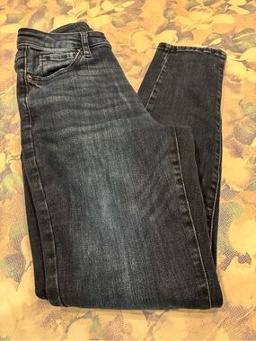 Woman’s Dark Wash Sonoma Skinny Long Jeans